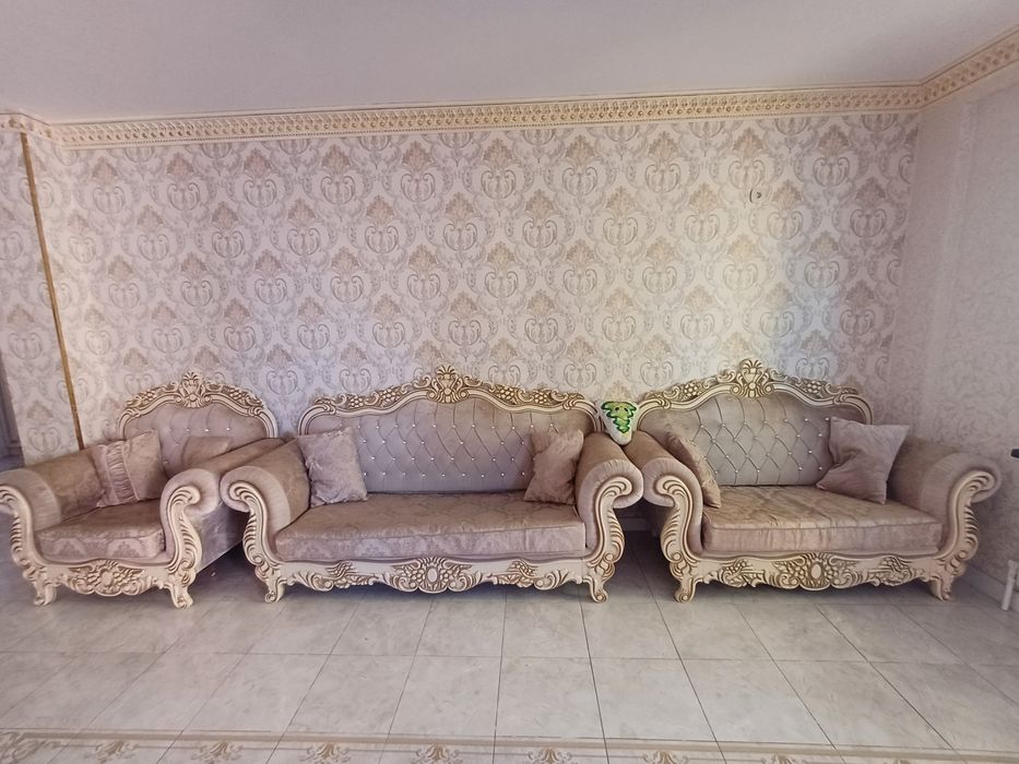 Продам диван для гостиной