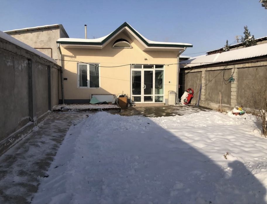 Hovli joy sotiladi Nazarbekda