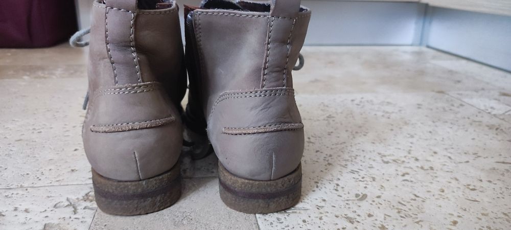 Vând ghete scurte dama, piele nabuc