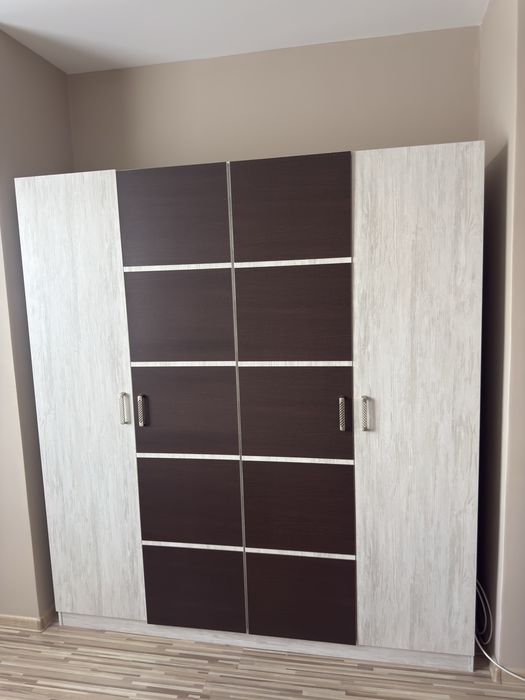 Продавам спалня + двулицев матрак с гардероб и 2 нощни шкафчета