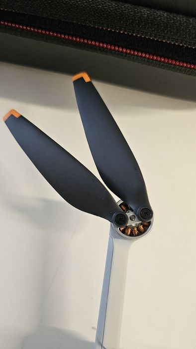 Dji Mini 3 cu accesorii si geanta