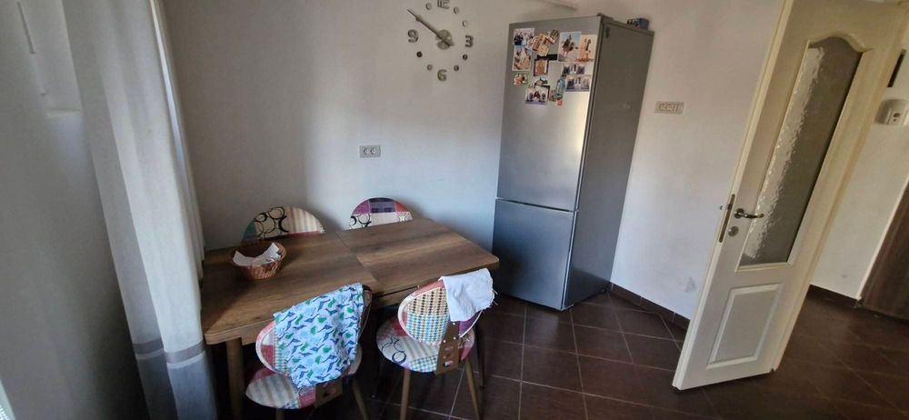 Închiriez apartament 3 camere, 2 băi, 2 balcoane, Focșani.