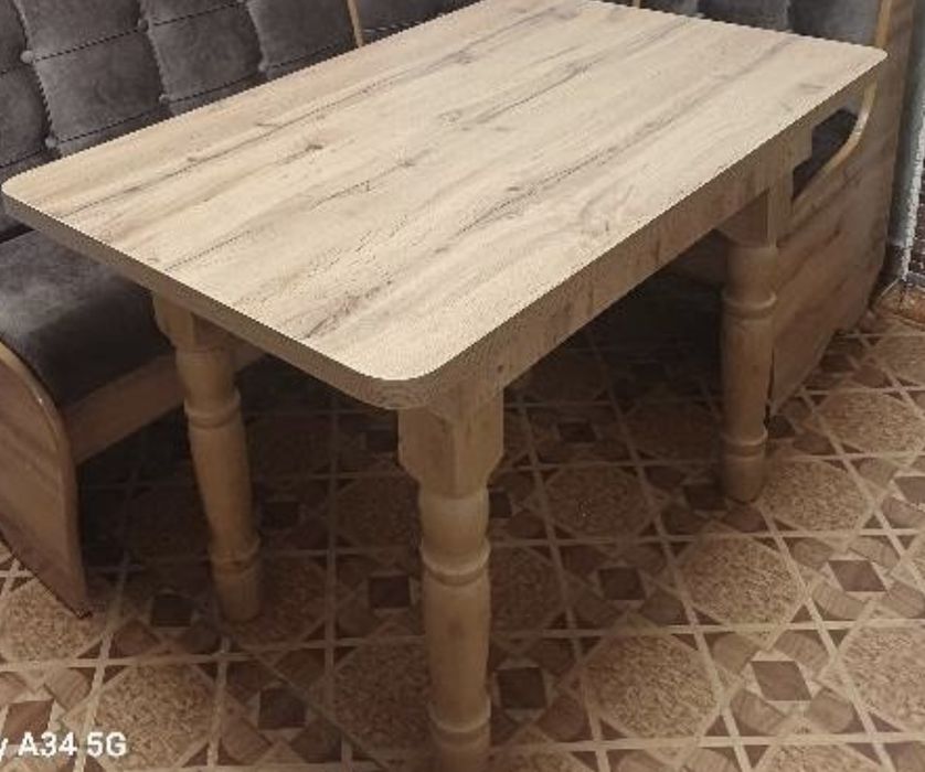 Стол со соульями