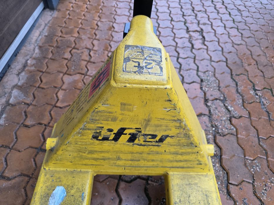 Палетна количка  .