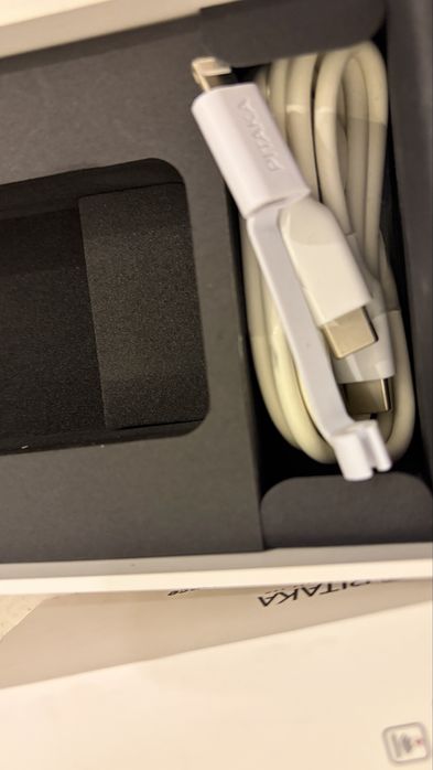 Baterie externa Pitaka pt airpods si telefoane.