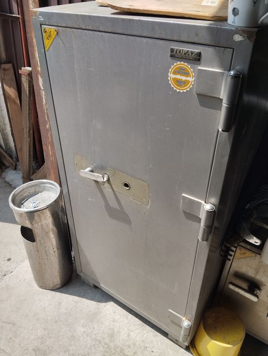 Сейф продам  огнеупорные 4шт