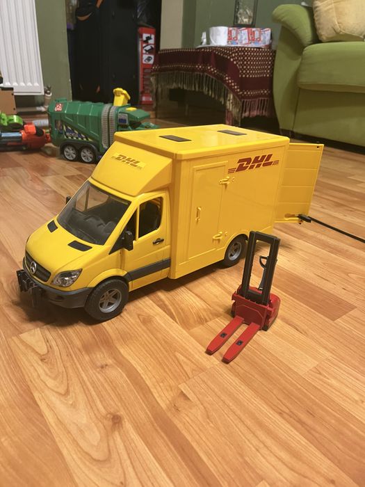 Masina DHL cu lisa BRUDER