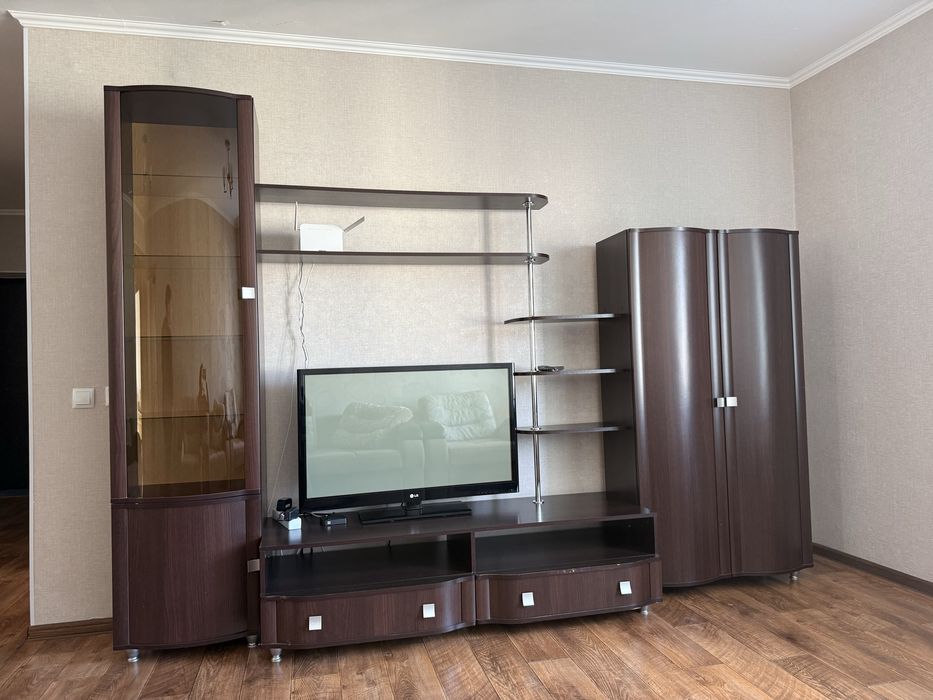 Стена для гостиной и шкаф