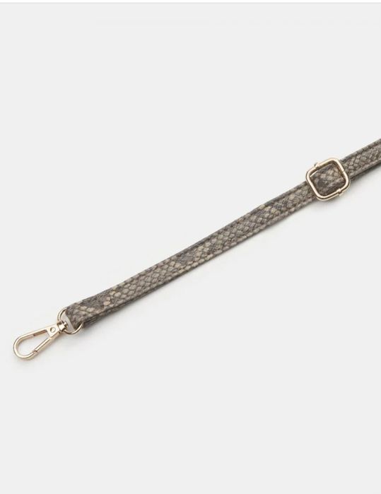 Sinsay  Нова, с етикет