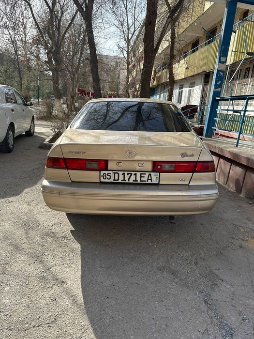 Автомобиль Toyota camry