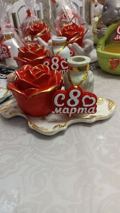 Подарок на 8 март женщины