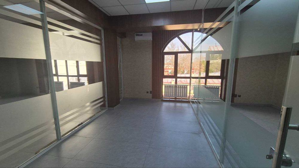 Сдаётся офис в БЦ  Яккасарайский район R25