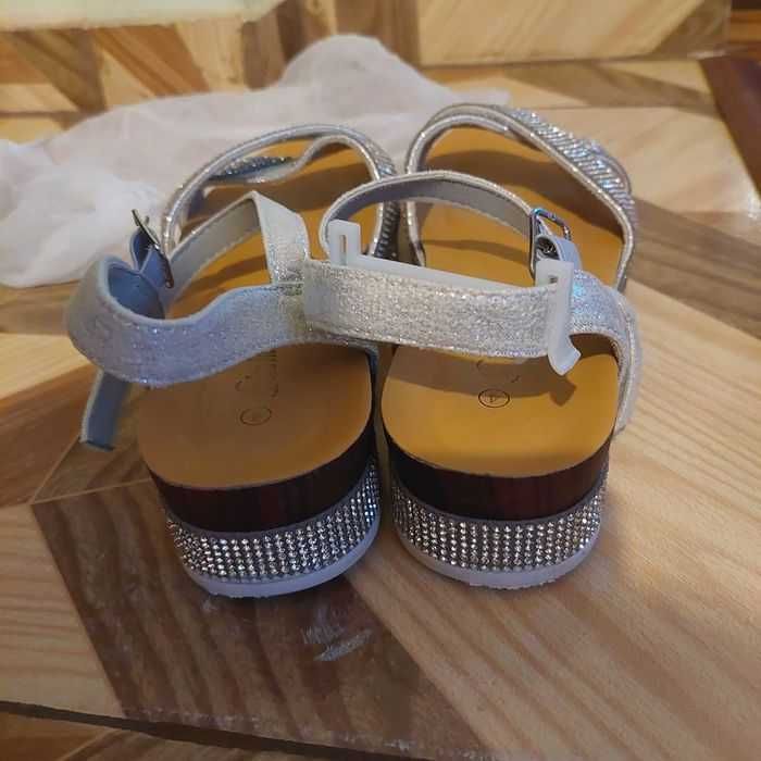 Sandale cu pietre argintii