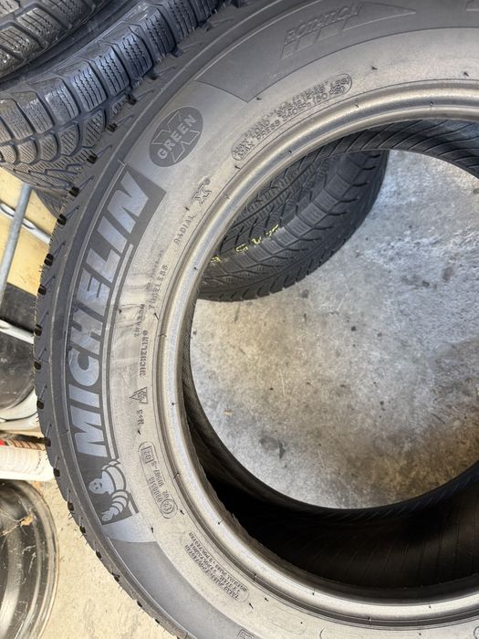 2 anvelope iarna profil NOU , 235/60/18 , Michelin , 8 mm !