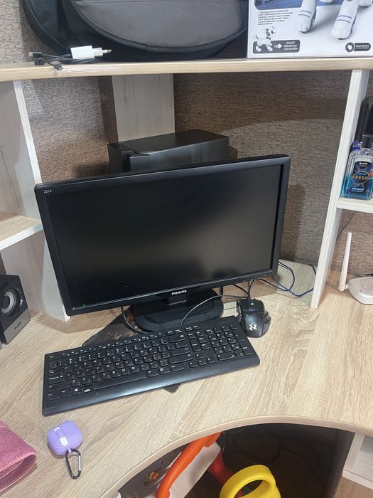 Продам компьютер с компьютерным столом