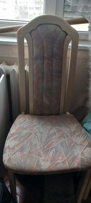Продавам трапезна маса с 6 стола
