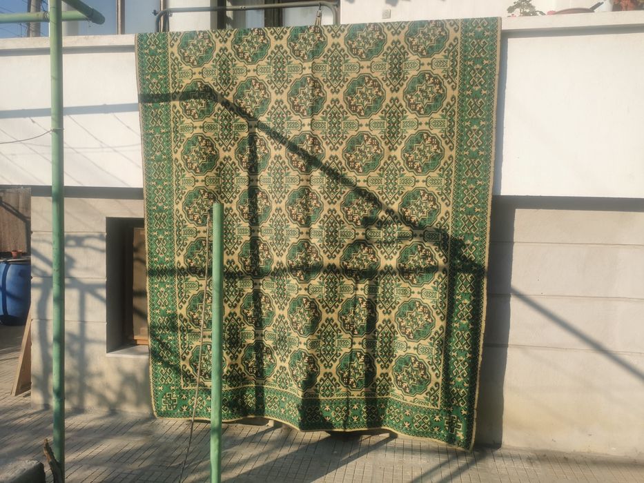 Килими и Китеници.