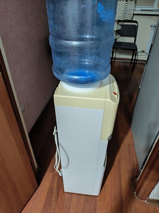 Диспенсер для воды  SEVENS