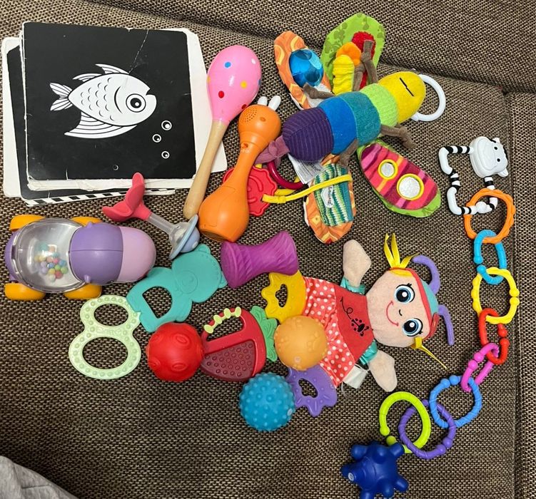 Развивающие игрушки для маленьких детей