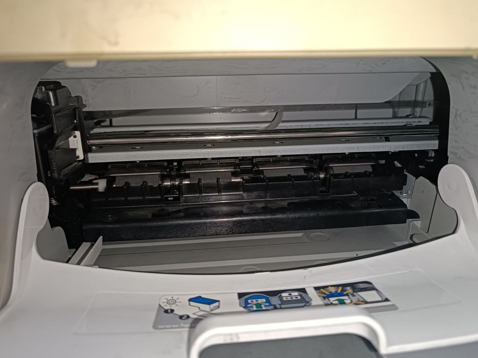 Продам принтер  проблема картриджей