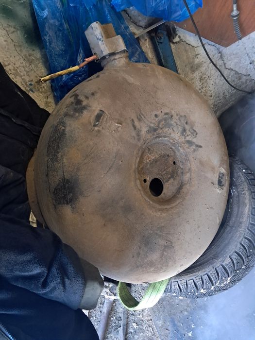 Продам газ балон 65-70 литров