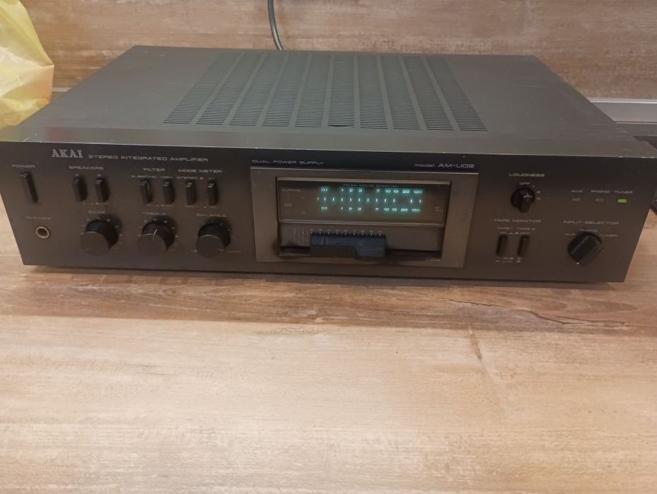 Akai am-u02 усилвател