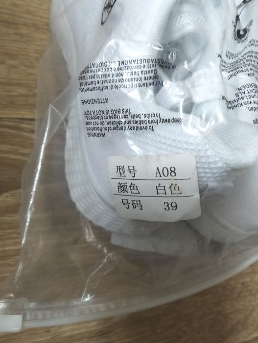 Новые продам кроссовки