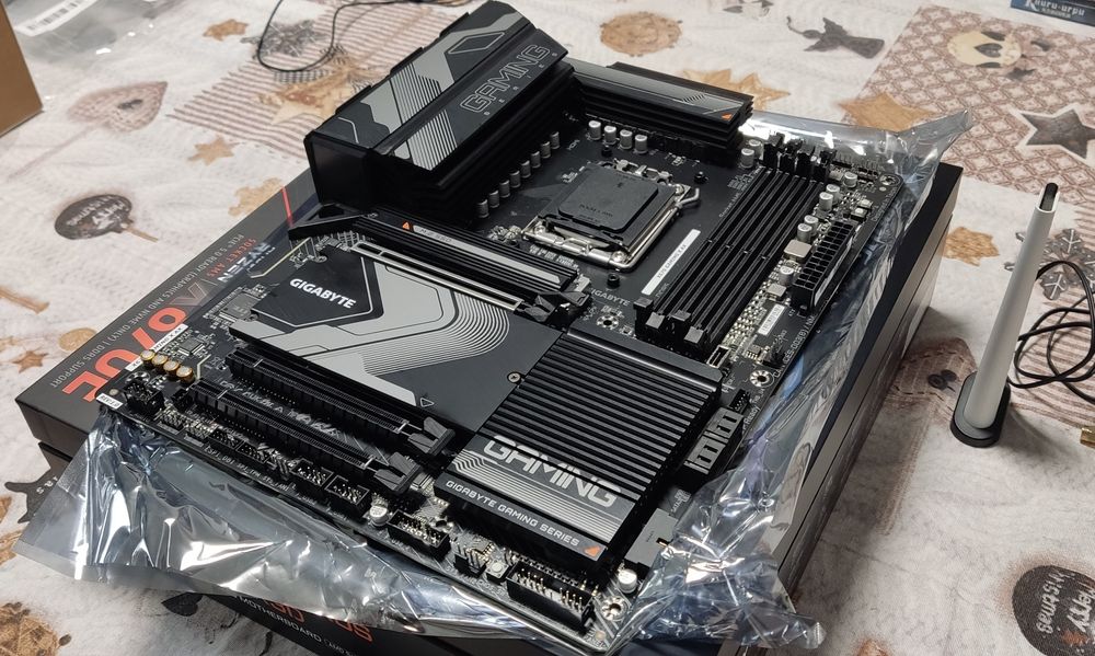 Дънна платка Gigabyte X670 AX с Wifi 6 антена