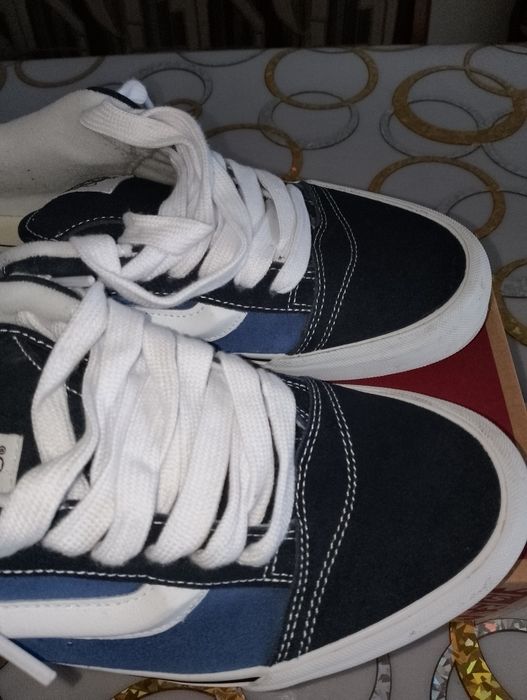 Vând adidași Vans măr 43