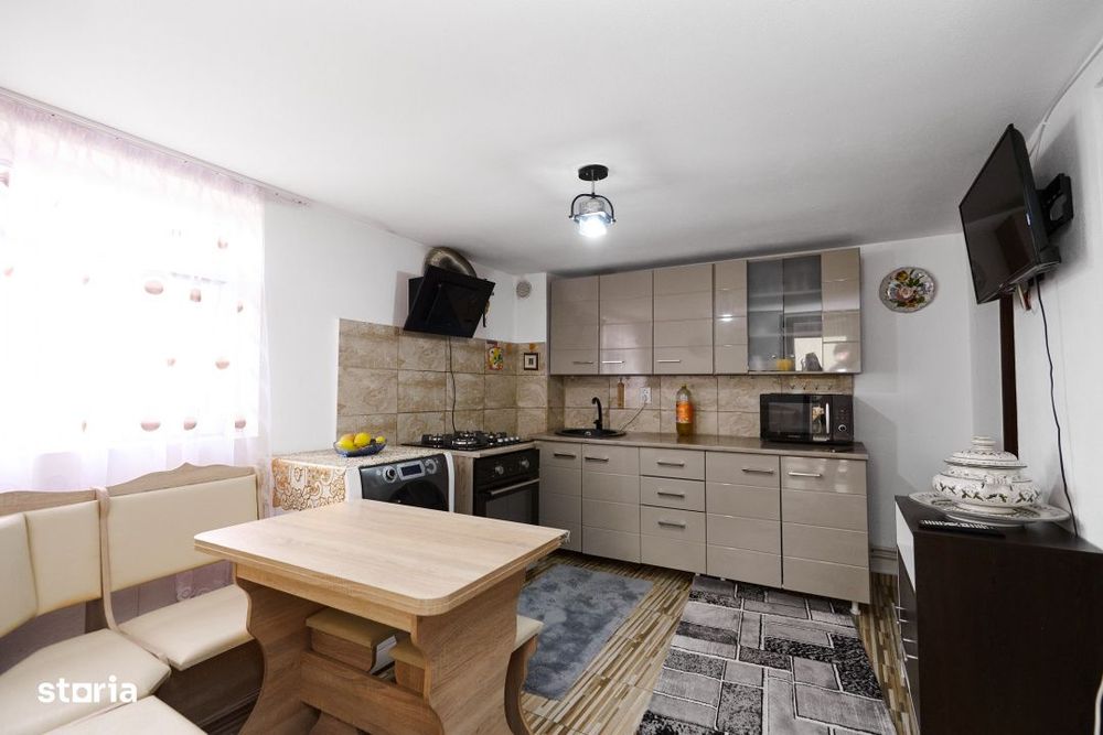 Casa  + anexa in Com.  Petresti, Sat Gherghesti - Dambovita
