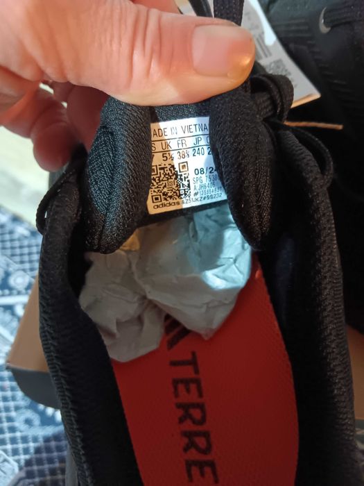 Дамски маратонки Адидас терекс,чисто нови,38.5 номер