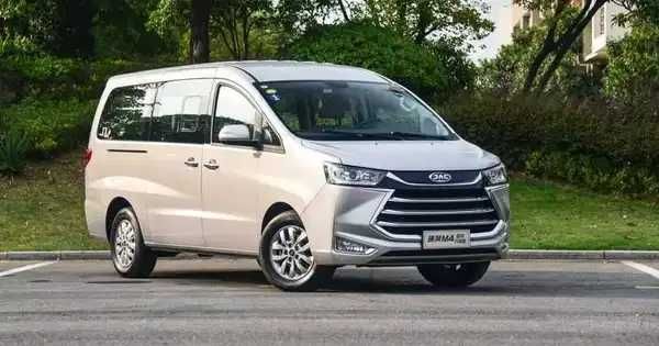 Минивен М4 автомат