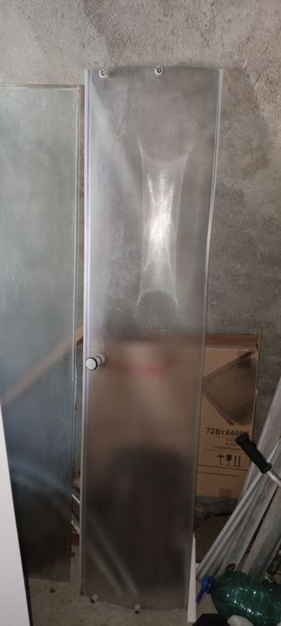 Продам и двери  стекла для душевой кабины.