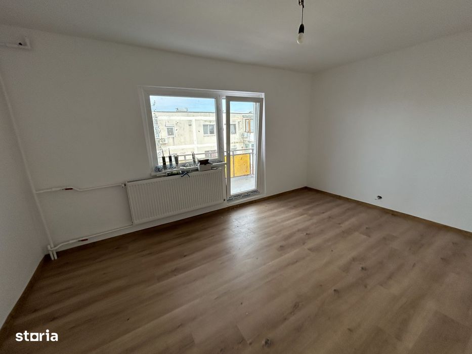 Vand apart.1 cam.situat in Micalaca,str.Vaslui,st. 50 mp,et.4/4,modern