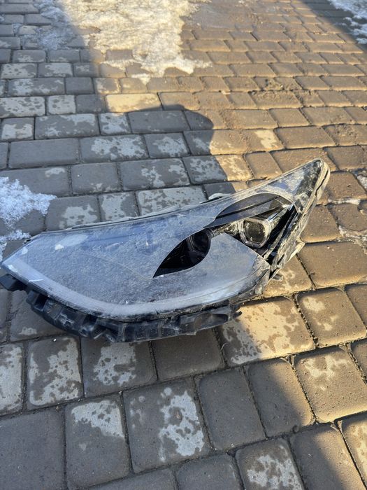 Фара на Hyundai Sonata dn8