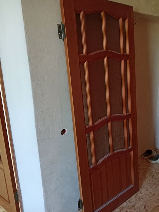 Продам деревянную дверь.