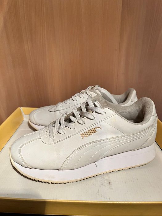 Обувь отличная можно ещё долго носить.