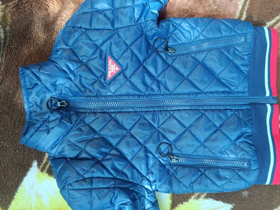 Продам жилетки и куртку