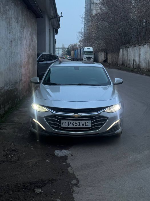 Продам Malibu 2 Premier серебристого цвета
