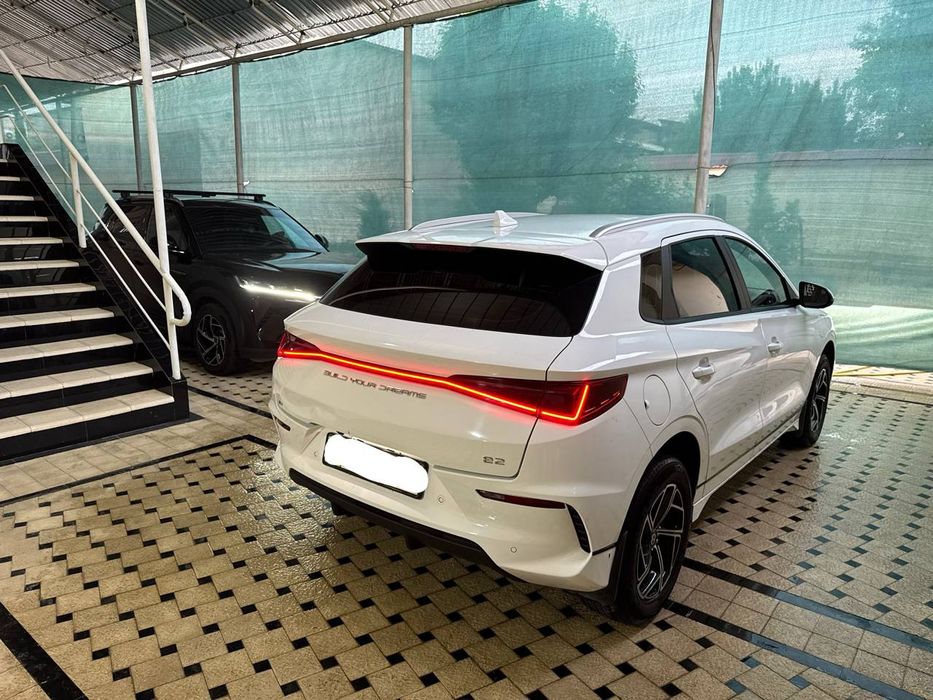 Byd y 2 Sotiladi