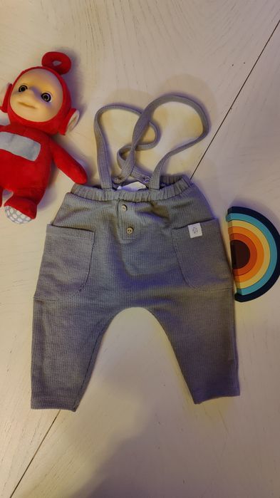 Pantaloni cu bretele Zara