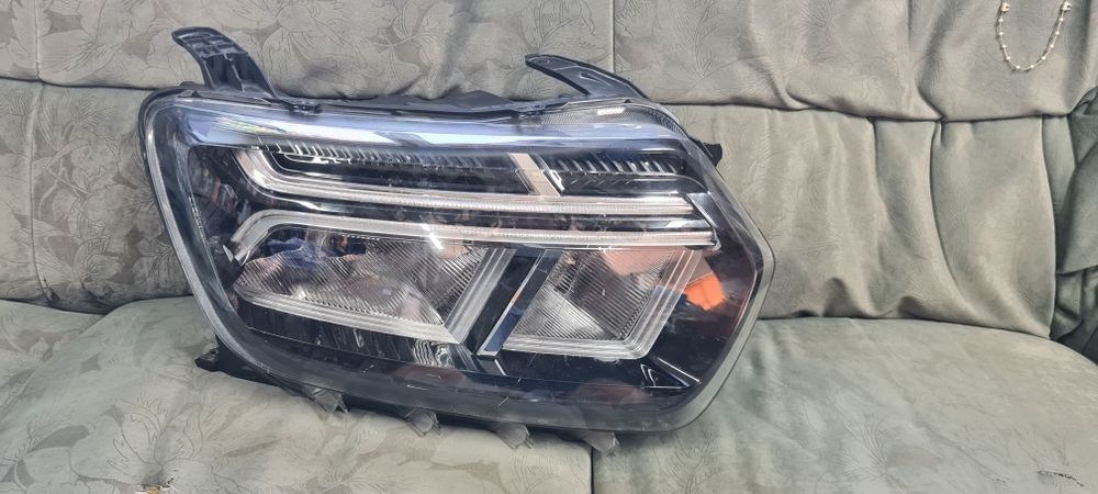 Far dreapta Dacia Duster II Facelift 2021-2024 cod 260101613R