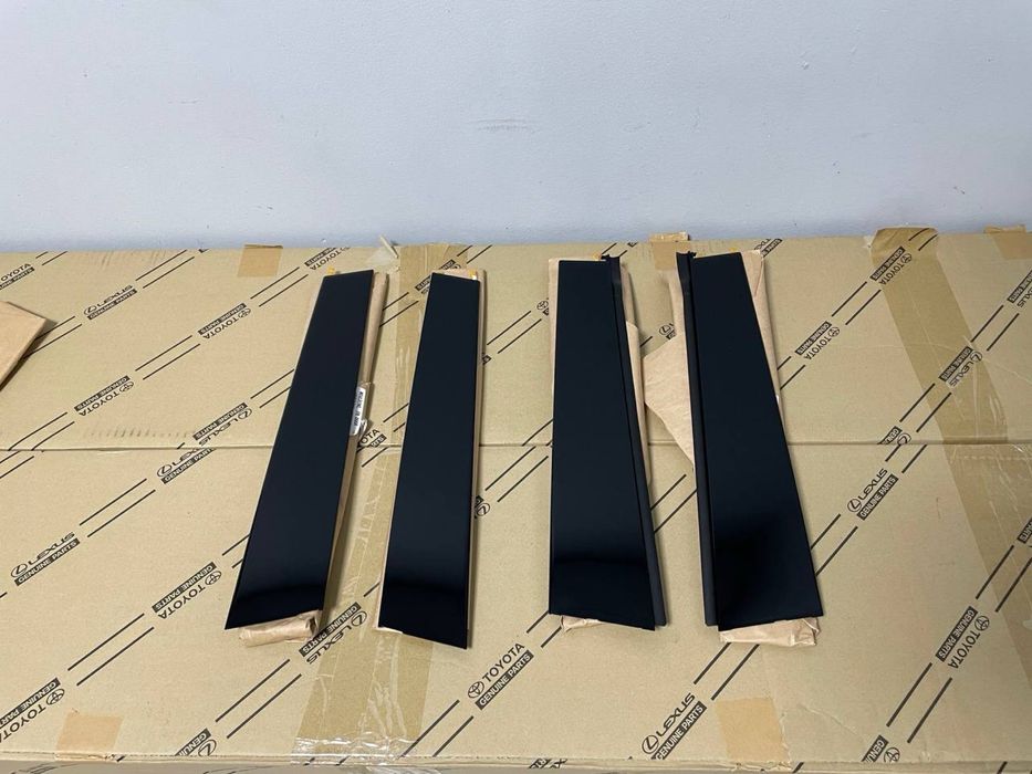 Молдинг стойки двери на Камри 70/75