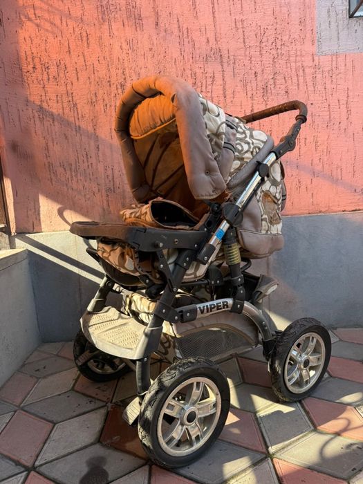 Детская коляска с люлькой