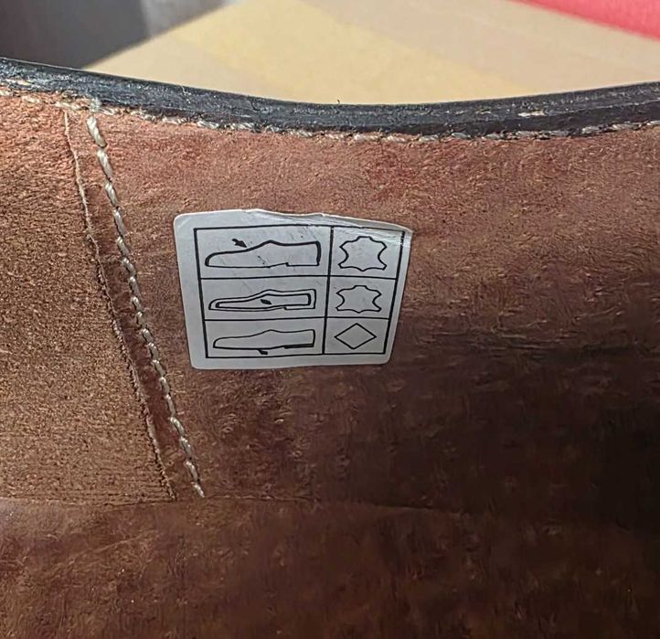 Pantofi eleganti din piele, talpa foarte rezistenta de crep, marime 45