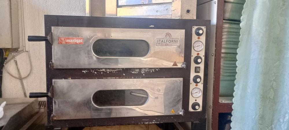Vând cuptoare pizza 1 Gaz ,2 electrice