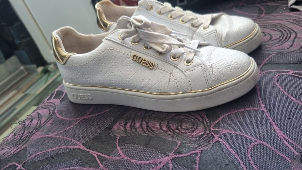 Оригинални маратонки GUESS 37