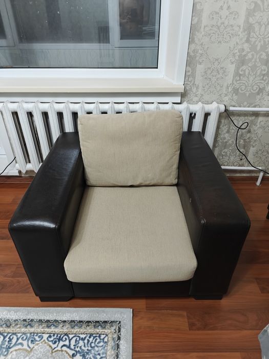 Диван с двумя креслами