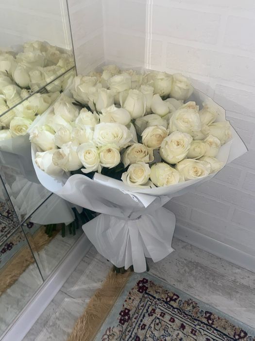 Цветы 51 шт белые розы