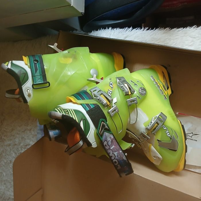 Ски обувки размер: EU-42/ US-9
Цена  75 лв